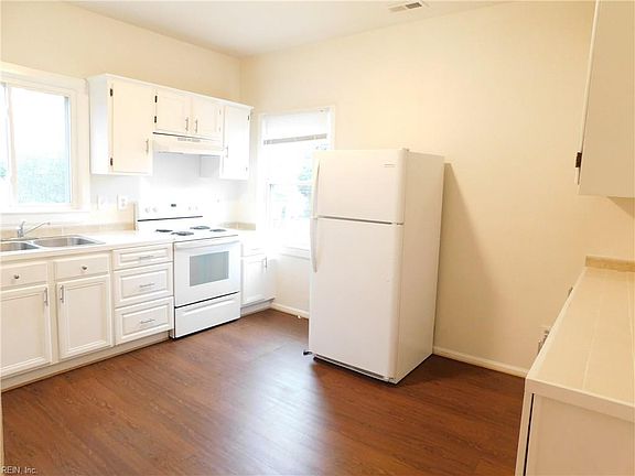 5th image of 327 W 30th St #B