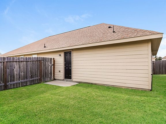 5th image of 8702 W Oaks Dr