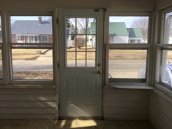 Porch 11-by-7 facing 15th Street