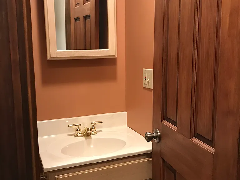 1130 Valleyview Dr — Photo 24