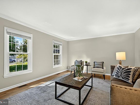 5th image of 6200 Maple Run Ct