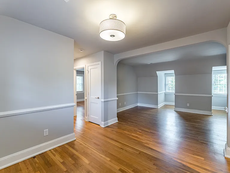 Malvern Manor Apartments — Photo 42