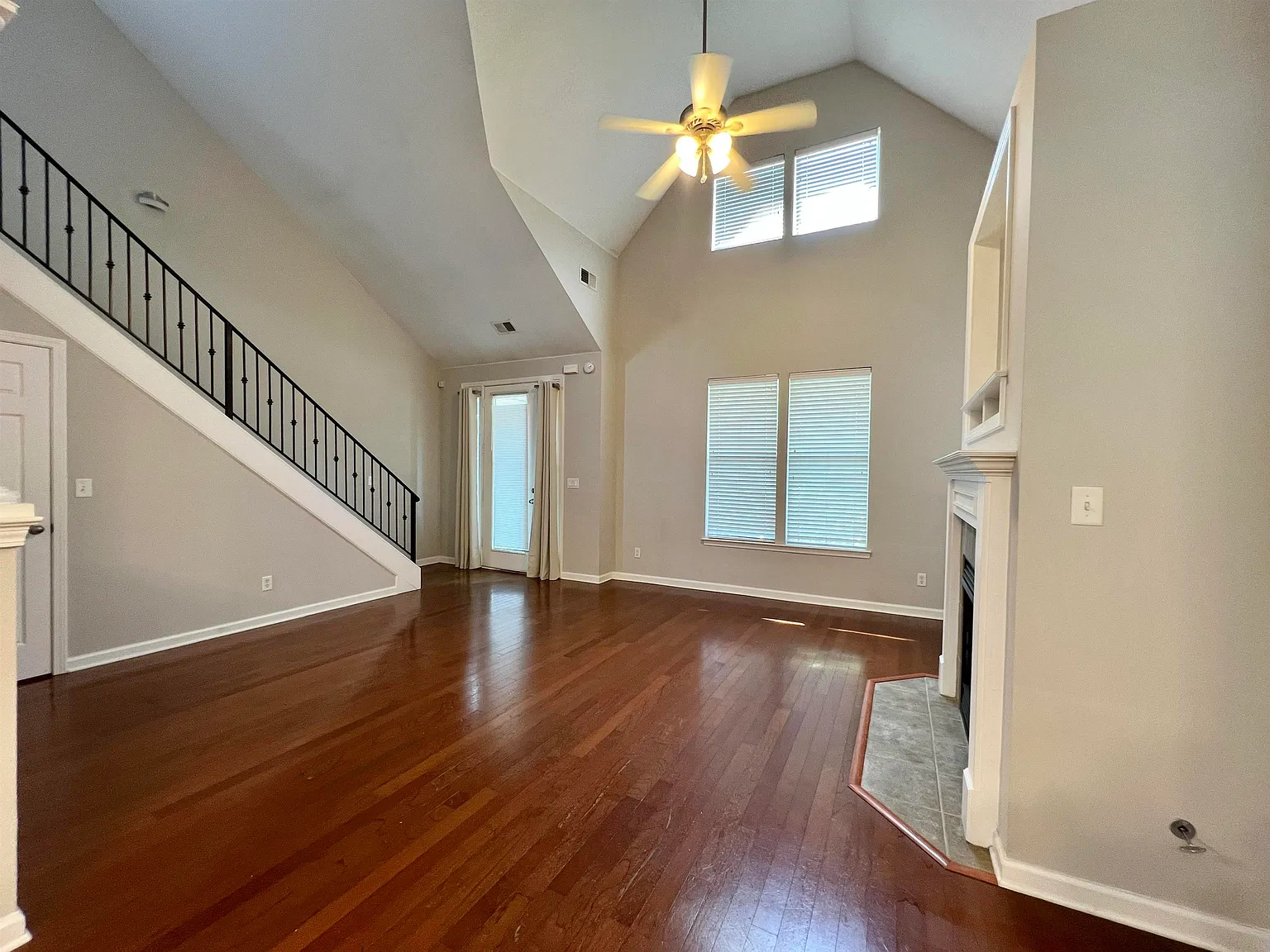 3 bed, 2.5 bath, 1638 sqft, $2,325 — Photo 4