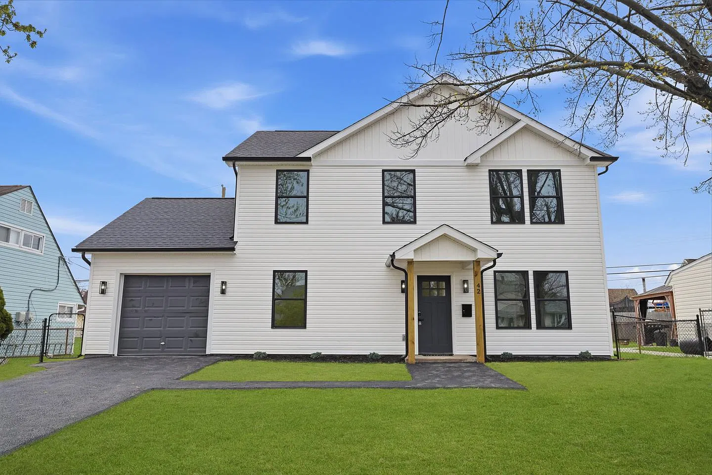 4 bed, 2600 sqft, $3,800 — Photo 2