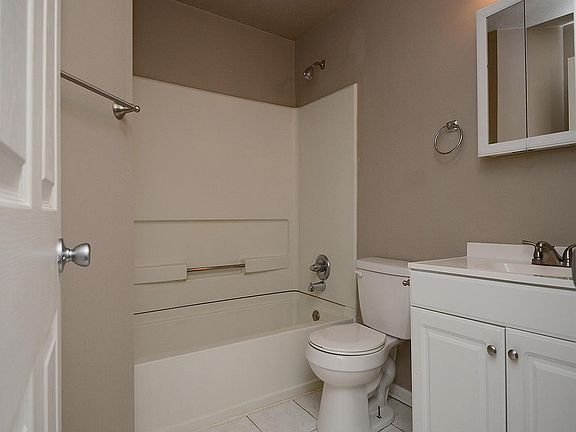 2nd image of 649 S 19th Ave APT 4