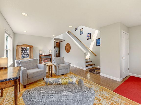 5th image of 649 Spring Valley Dr