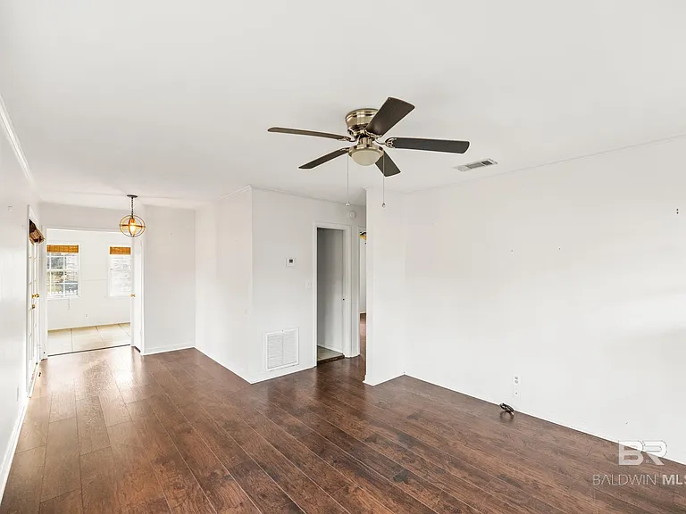 358 Pecan Ave — Photo 3