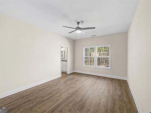 3rd image of 44 Dogwood St NE