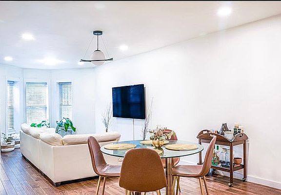 4th image of 794 Jefferson Ave #1