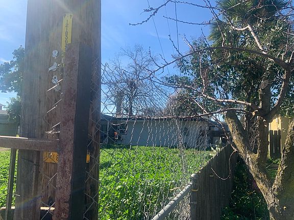 3rd image of 1023 S Golden Gate Ave