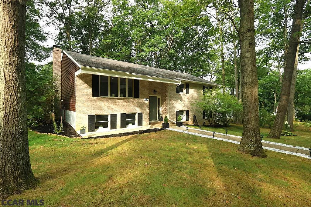 230 Oakley Dr photo 1
