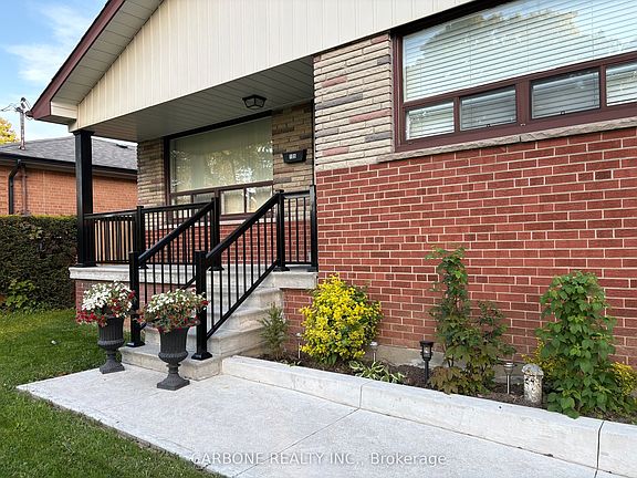 3rd image of 105 Hallsport Cres