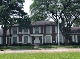 20240 Vernier Rd UNIT C-D7, Harper Woods, MI 48225