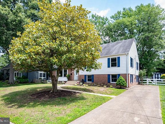 3rd image of 8503 Crown Pl