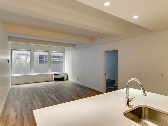 3rd image of 90 William St APT 8G