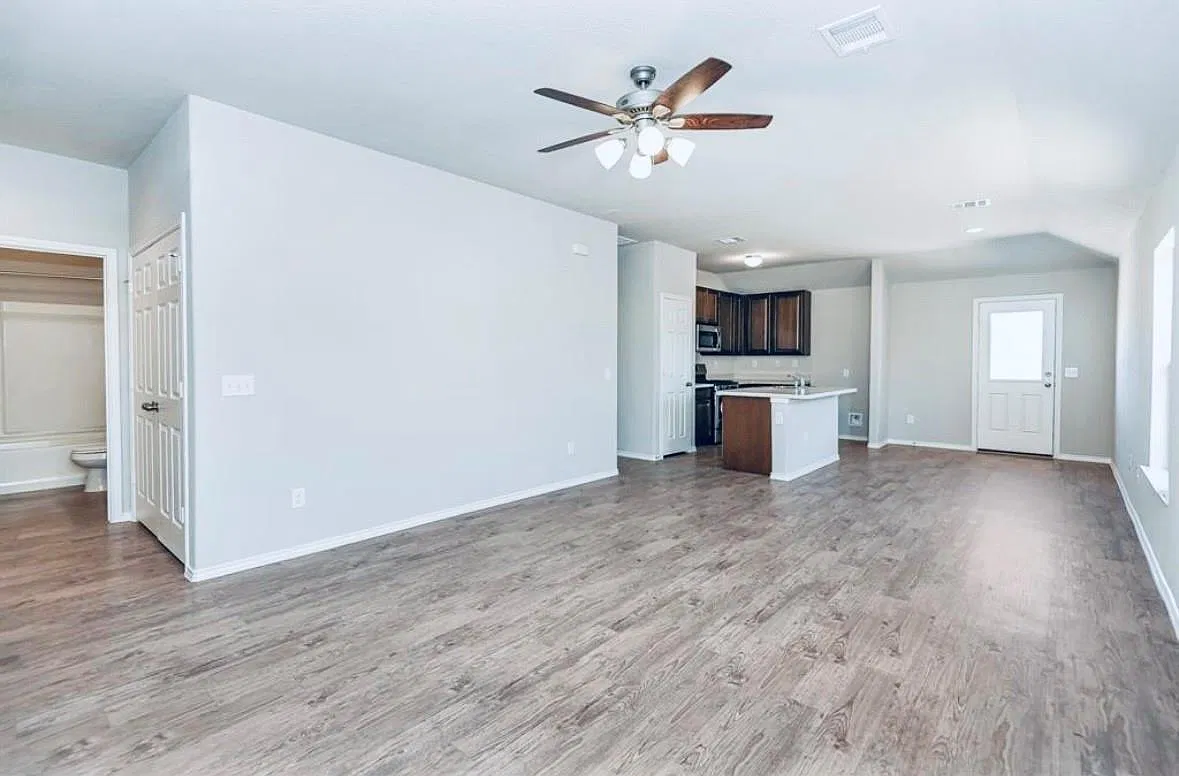 3 bed, 2.0 bath, 1248 sqft, $2,200 — Photo 4