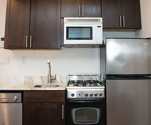 Rented by Manhattan Residential Group | media 35