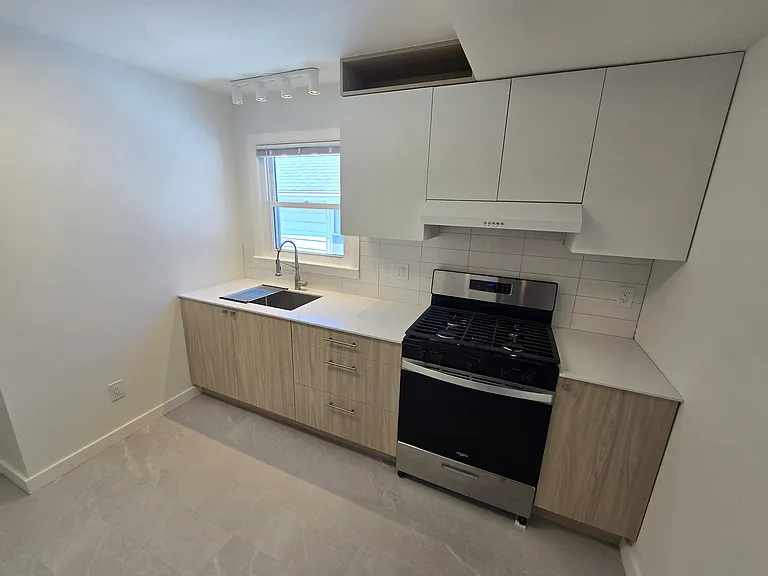 112 Anchor Pl #2 — Photo 2