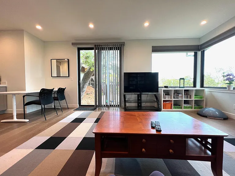 480 Erlin Dr — Photo 6
