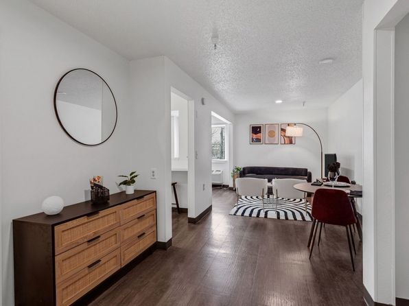 123 McCullough Dr #216