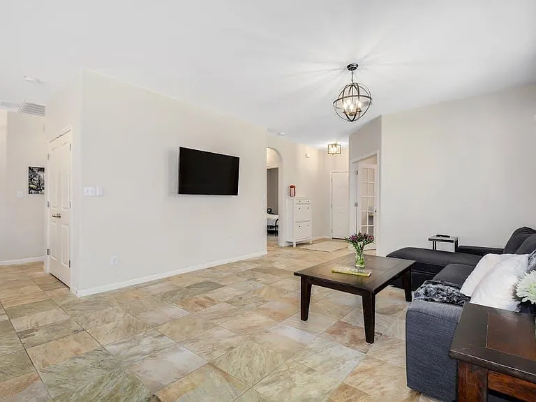 1332 Central Park Ct — Photo 7