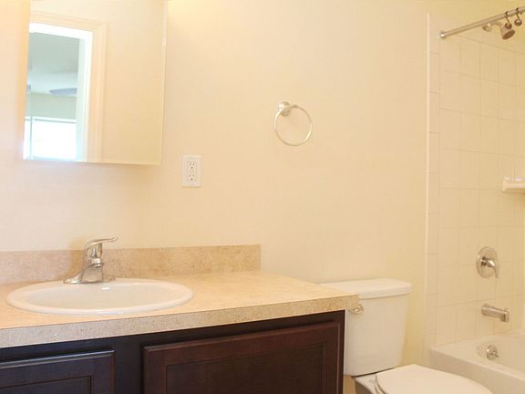 5th image of 104 Lighthouse Ct #B