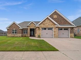 684 White Bear Trl, Lindale, TX 75771