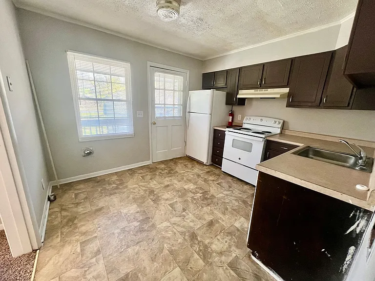 1200 Craigmont Dr — Photo 14
