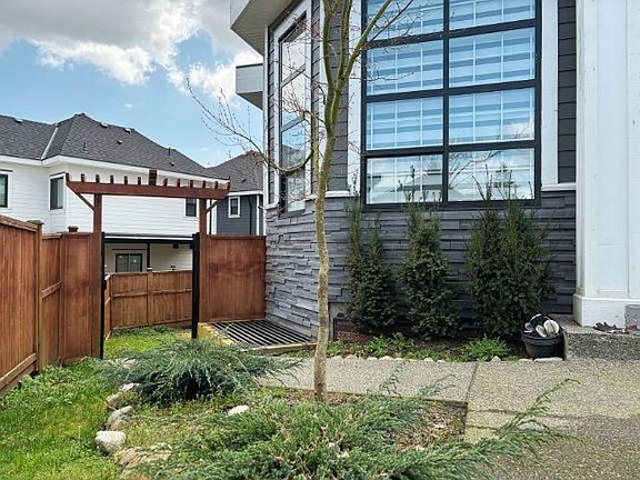 4th image of 16488 103rd Ave