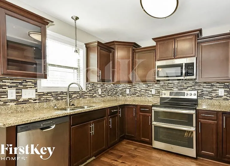 1337 Harmon Ln — Photo 6