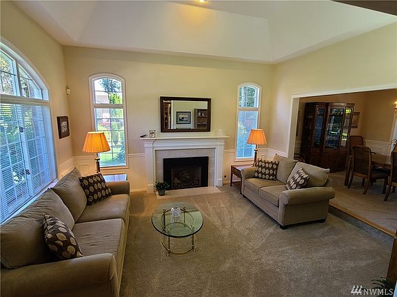 4th image of 918 32nd Street Ct NW
