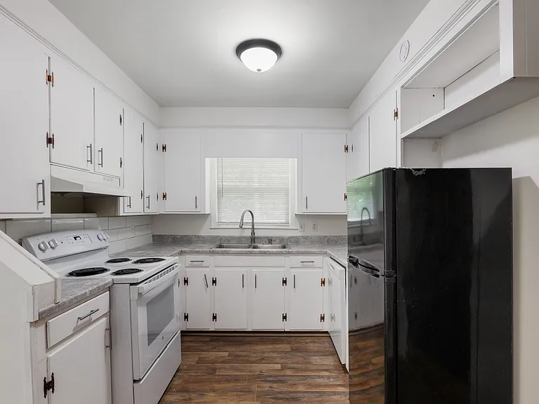 1725 Cheltenham Ln — Photo 4