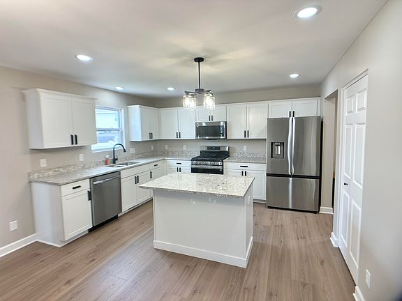 3rd image of 13233 Roosevelt Pl