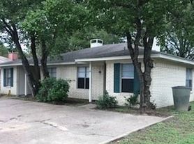 2404 Long Dr, Bryan, TX