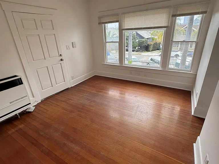 1031 21st St #1 — Photo 3