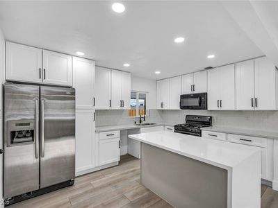 525 Essex West Dr, Las Vegas, NV, 89107