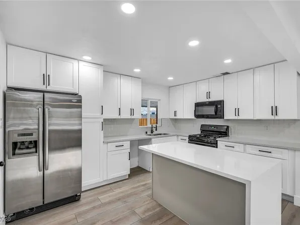 525 Essex West Dr, Las Vegas, NV 89107