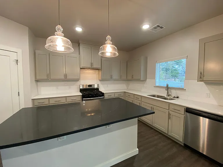 504 Martina Ln — Photo 21