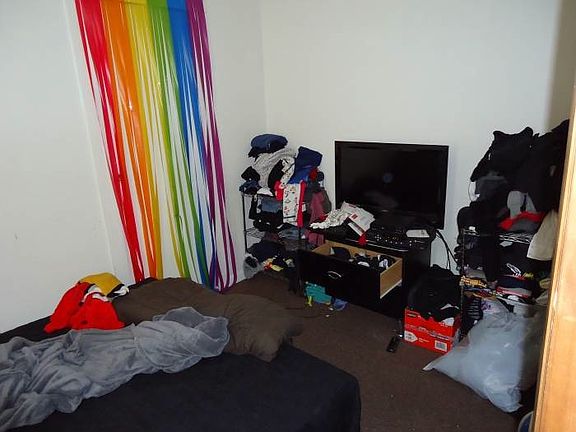 2nd image of 1121 Mount Vernon St APT 1R