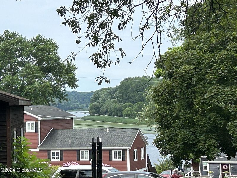3rd image of 237 Forts Ferry Road