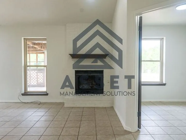 1605 Blessing Ct — Photo 8