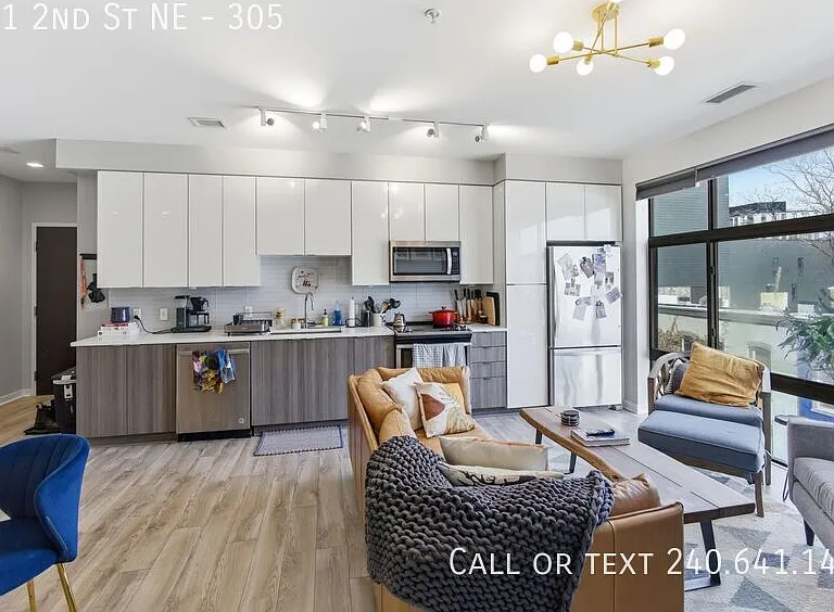 911 2nd St NE #305 — Photo 3