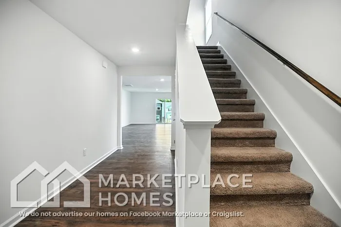 5 bed, 3.0 bath, 2361 sqft, $2,395 — Photo 4
