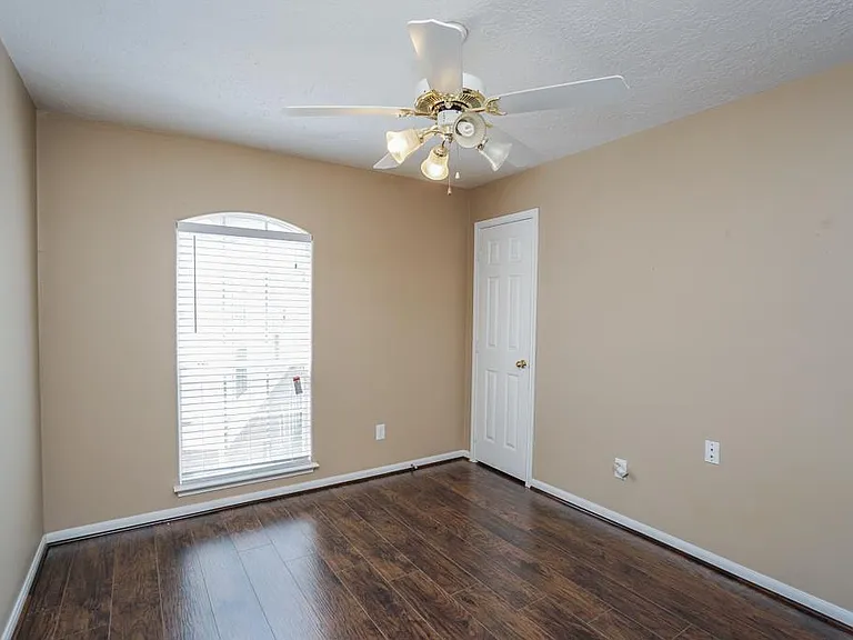 2710 Grants Lake Blvd #E6 — Photo 16