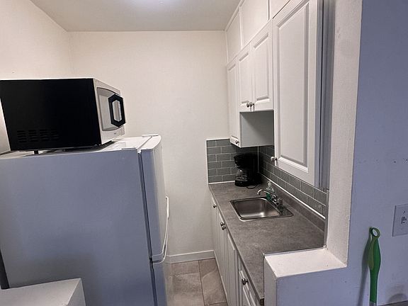 3rd image of 130 Macpherson Ave #11