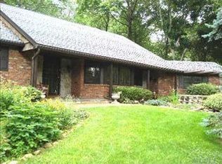 20 Stonywell Ct, Dix Hills, NY 11746