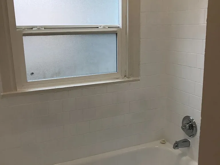 563 N Heliotrope Dr — Photo 9