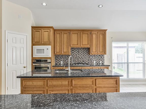 4th image of 2901 Autumn Park Ct