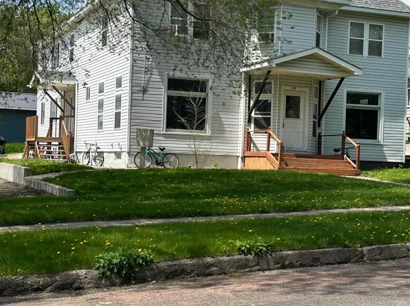 319 1st St NW, Watertown, SD 57201