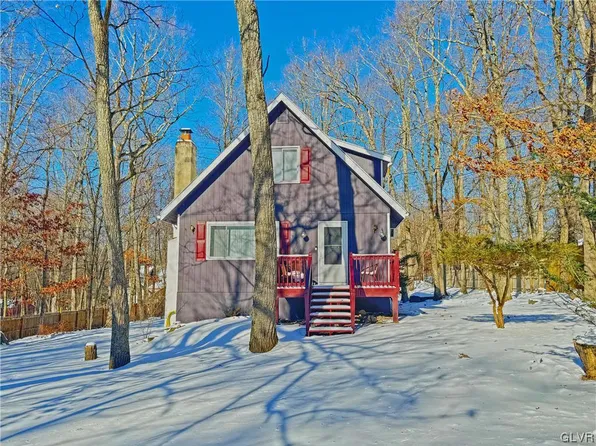 7410 W Dogwood Ln, Cresco, PA 18326